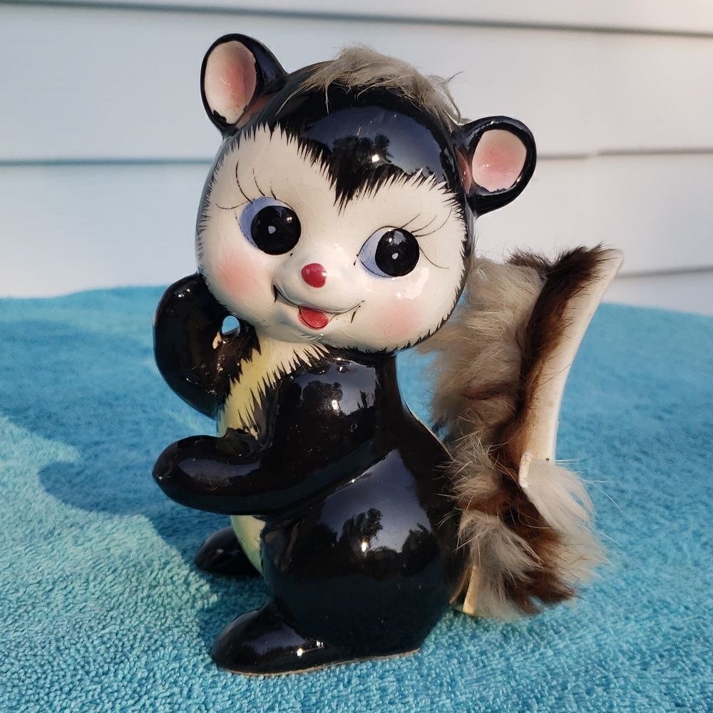 Adorable Vintage 1950s Porcelain Skunk Bank
